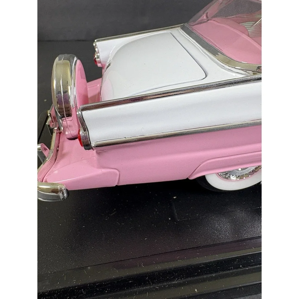 Road Signature 1955 Ford Fairlane Crown Victoria Pink White 1:18 Diecast